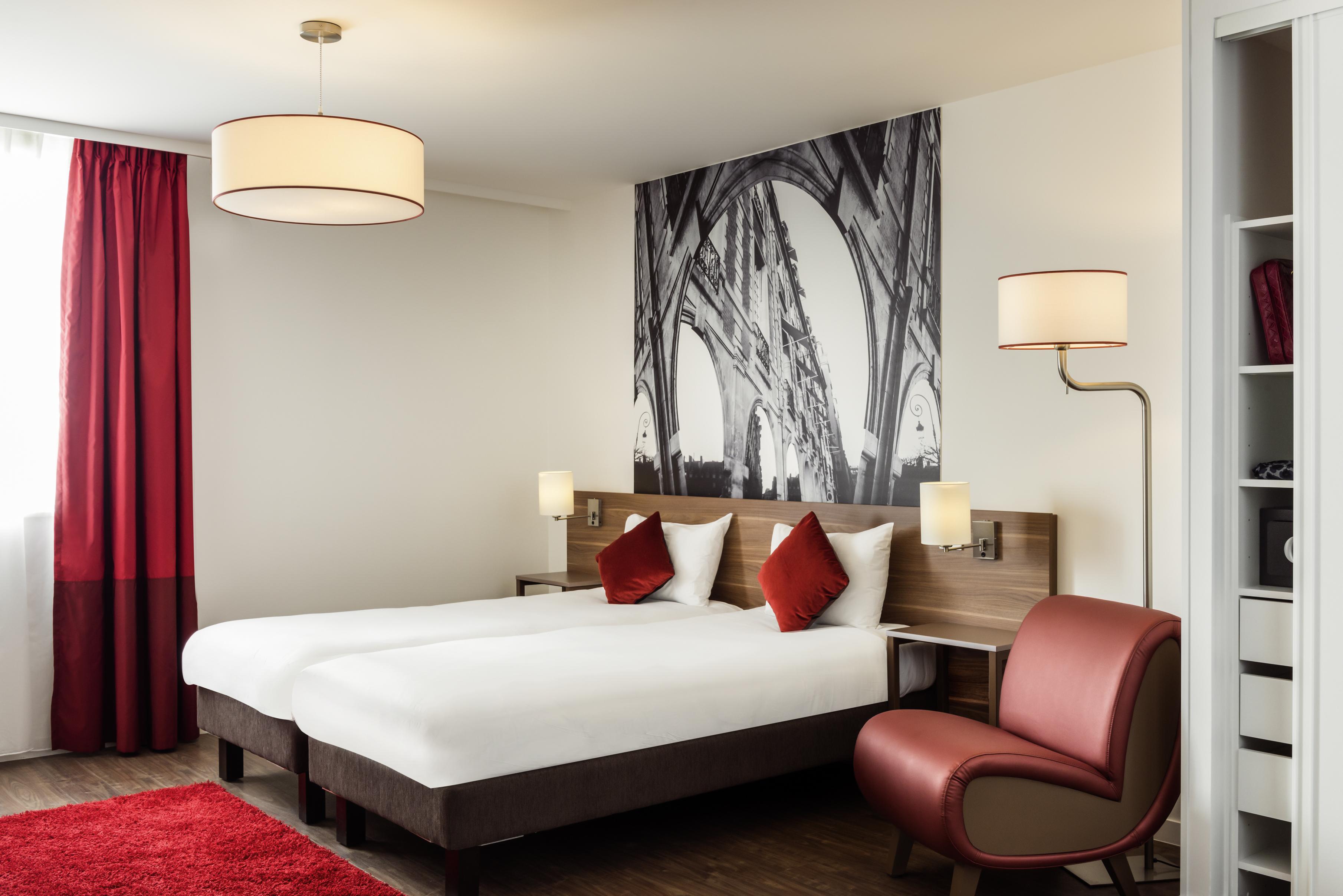 อดาจิโอ ลา ดีเฟนซ์ คัวร์บีโว Aparthotel กูร์เบอวัวร์ ภายนอก รูปภาพ