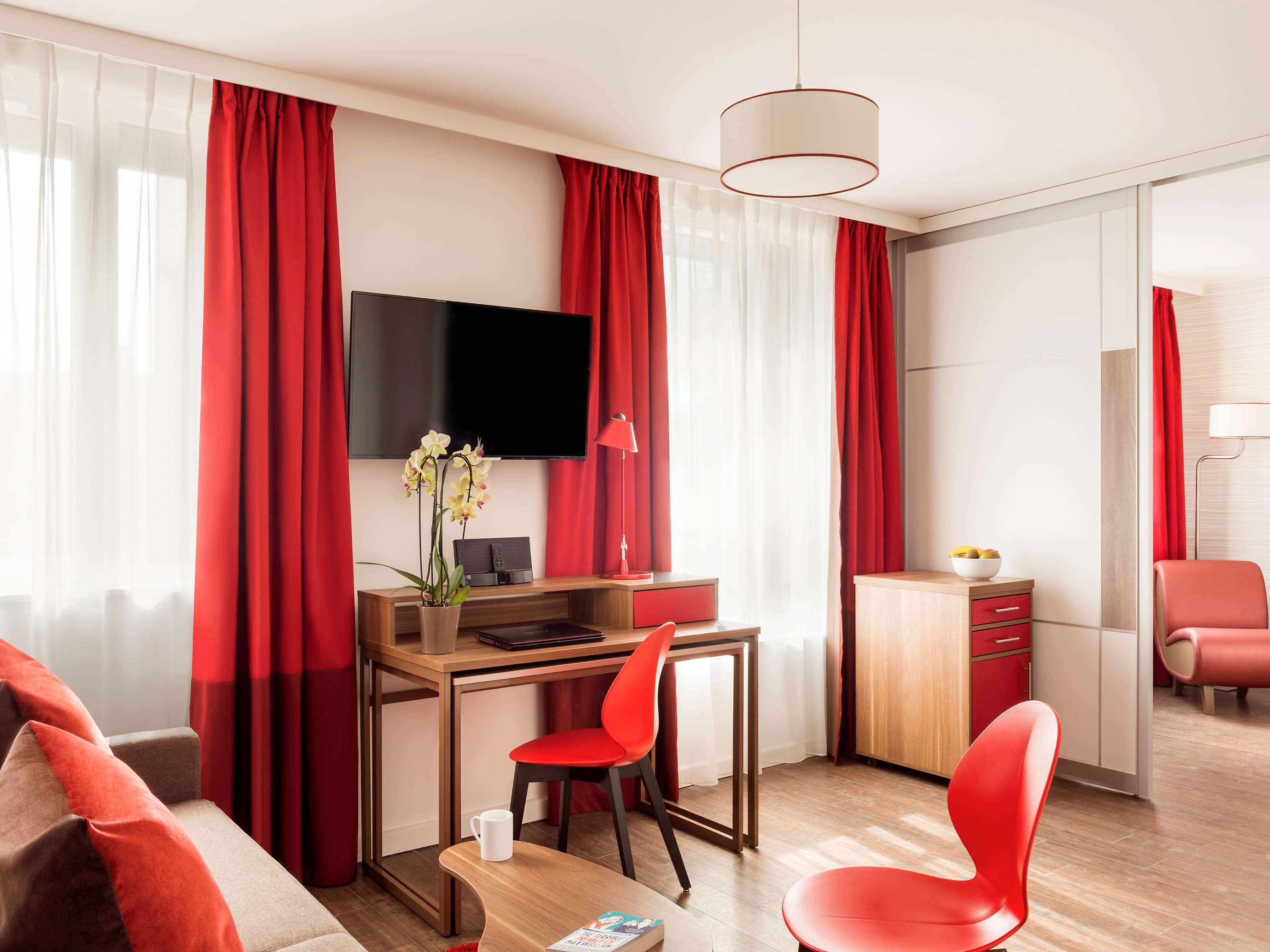 อดาจิโอ ลา ดีเฟนซ์ คัวร์บีโว Aparthotel กูร์เบอวัวร์ ภายนอก รูปภาพ