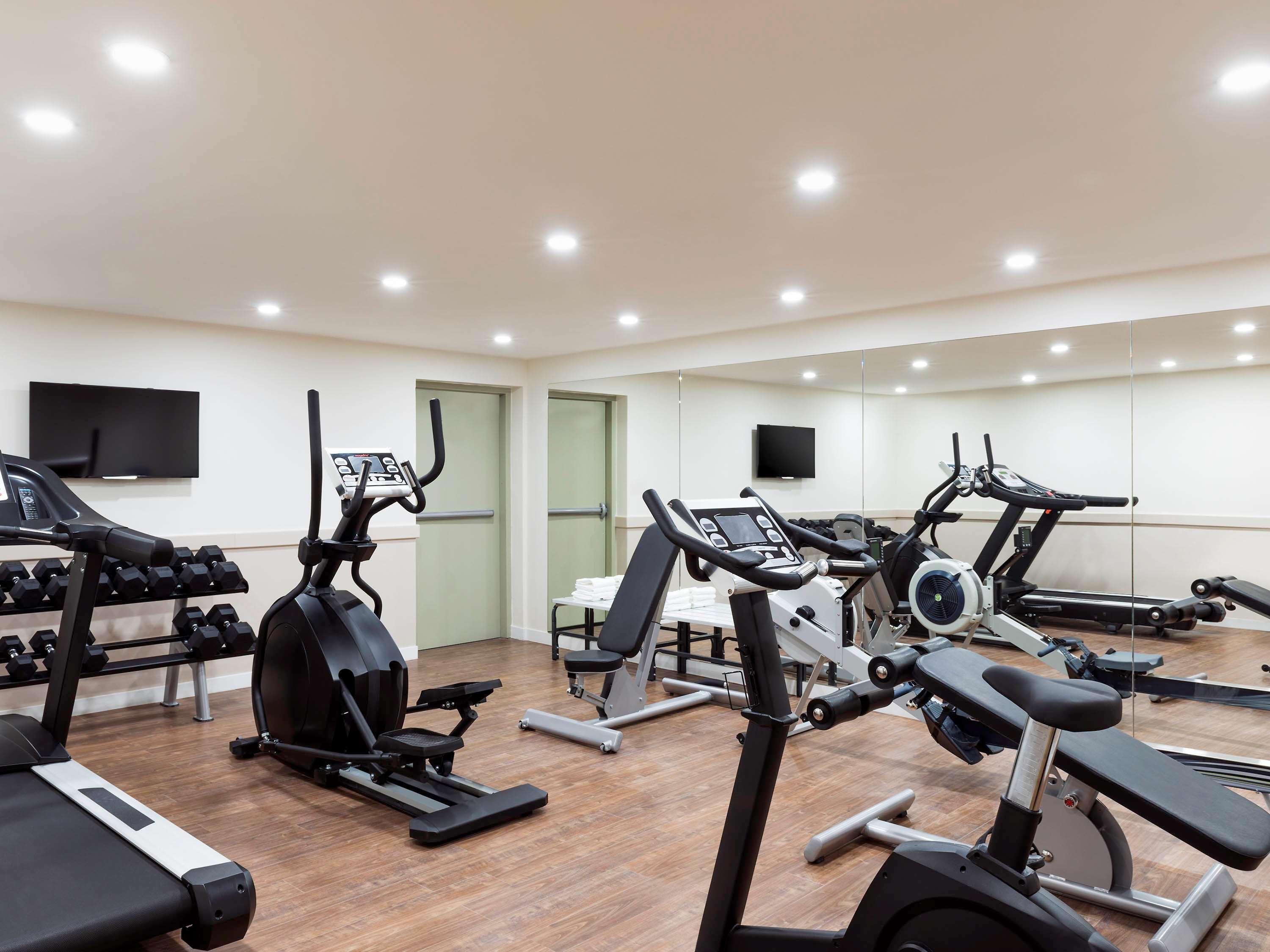 อดาจิโอ ลา ดีเฟนซ์ คัวร์บีโว Aparthotel กูร์เบอวัวร์ ภายนอก รูปภาพ