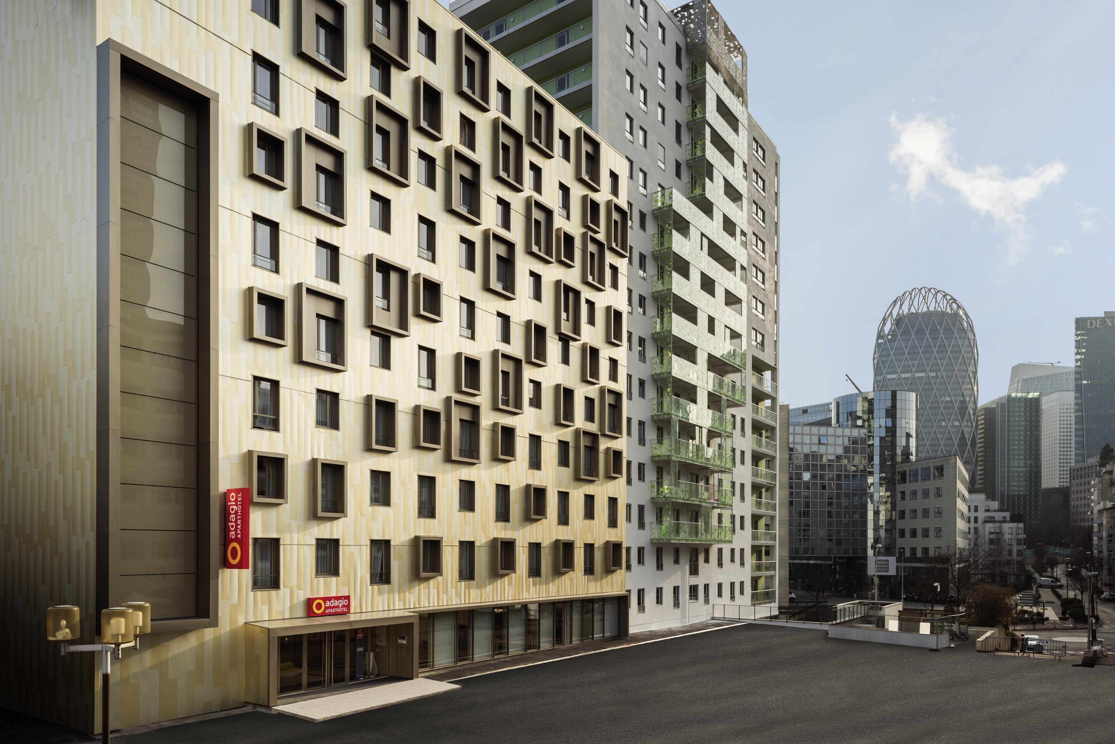 อดาจิโอ ลา ดีเฟนซ์ คัวร์บีโว Aparthotel กูร์เบอวัวร์ ภายนอก รูปภาพ