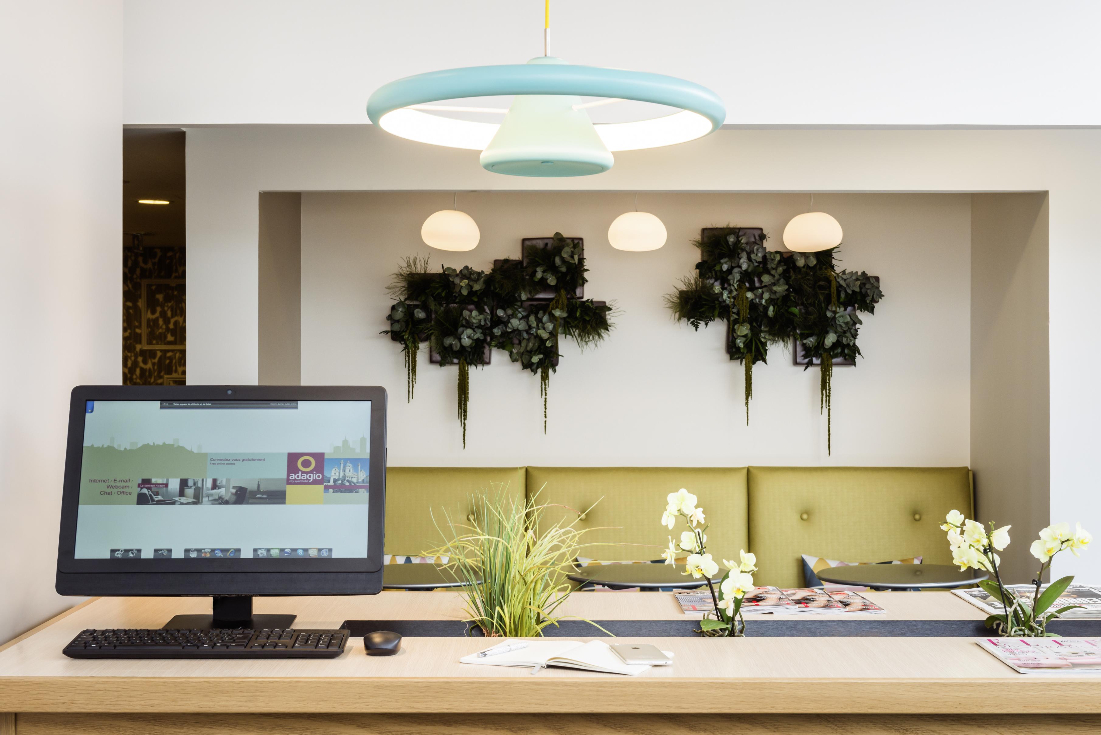 อดาจิโอ ลา ดีเฟนซ์ คัวร์บีโว Aparthotel กูร์เบอวัวร์ ภายนอก รูปภาพ
