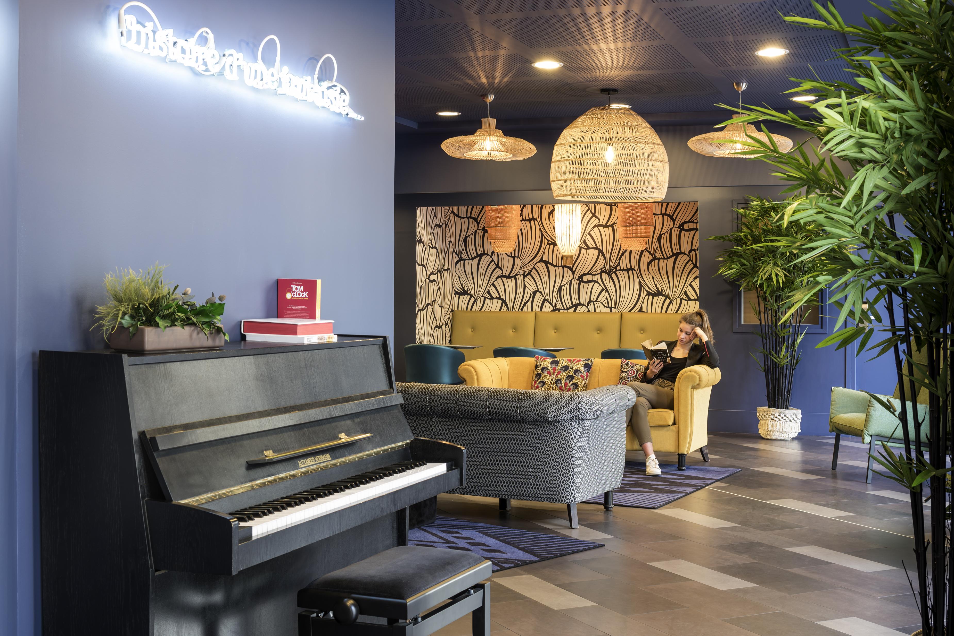 อดาจิโอ ลา ดีเฟนซ์ คัวร์บีโว Aparthotel กูร์เบอวัวร์ ภายนอก รูปภาพ