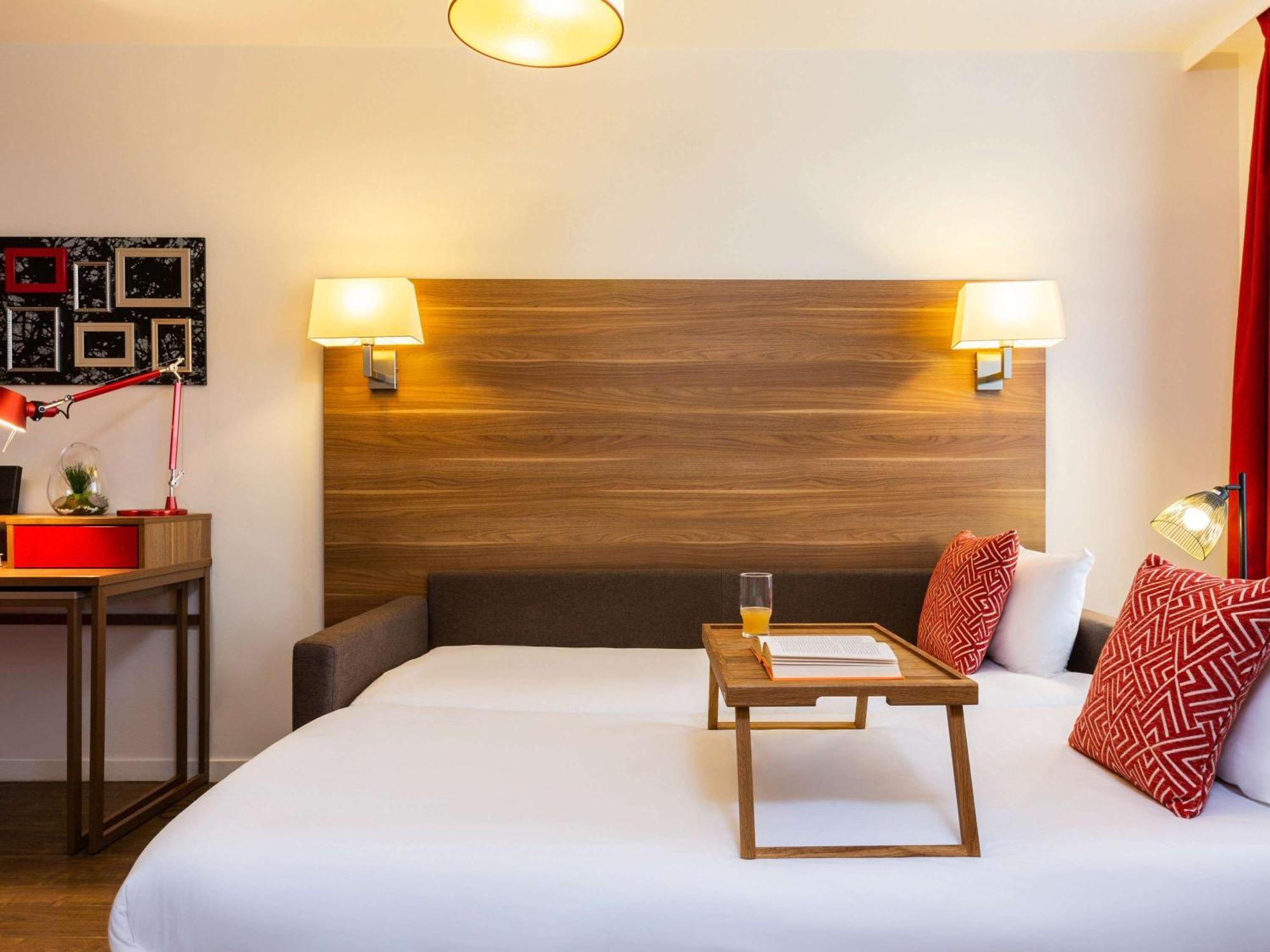 อดาจิโอ ลา ดีเฟนซ์ คัวร์บีโว Aparthotel กูร์เบอวัวร์ ภายนอก รูปภาพ