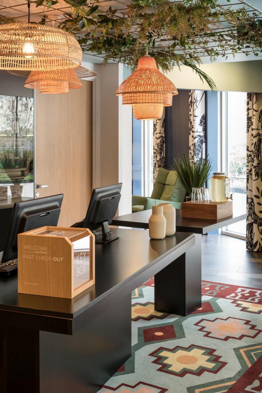 อดาจิโอ ลา ดีเฟนซ์ คัวร์บีโว Aparthotel กูร์เบอวัวร์ ภายนอก รูปภาพ